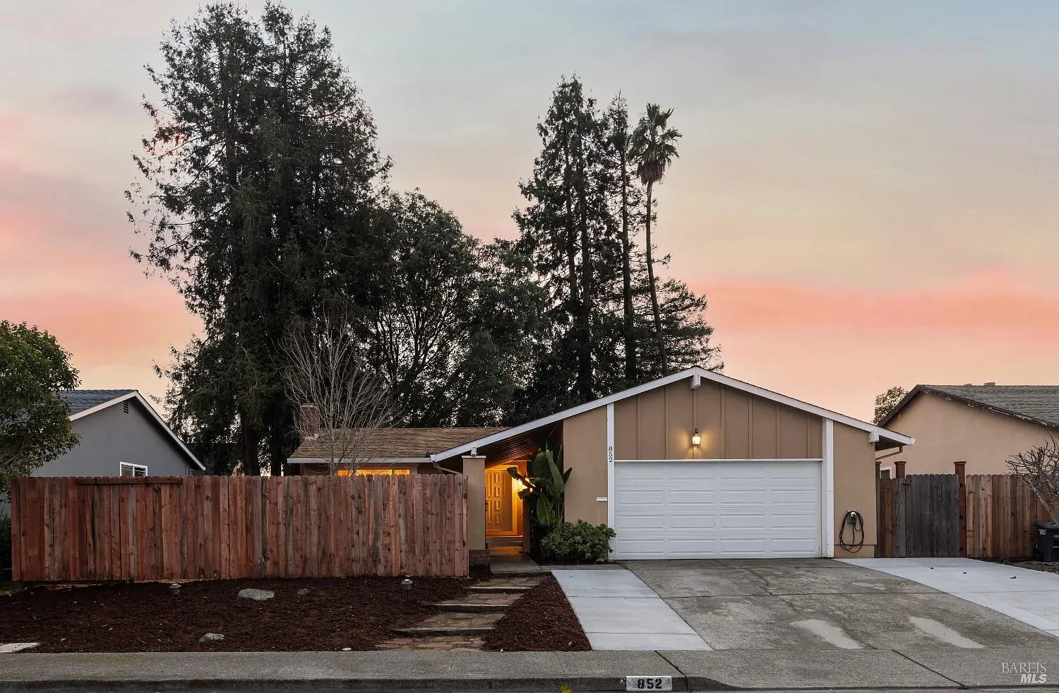 852 Grouse Lane photo 1