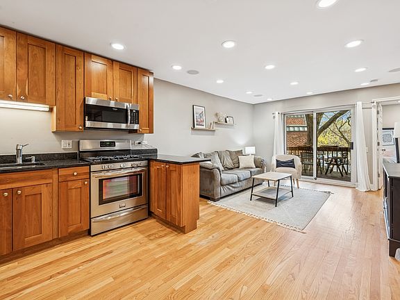4th image of 2131 N Larrabee St #207