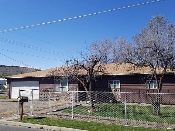 3rd image of 899 NW Locust St
