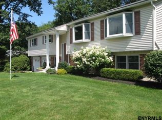 20 Valdepenas Ln, Clifton Park, NY 12065