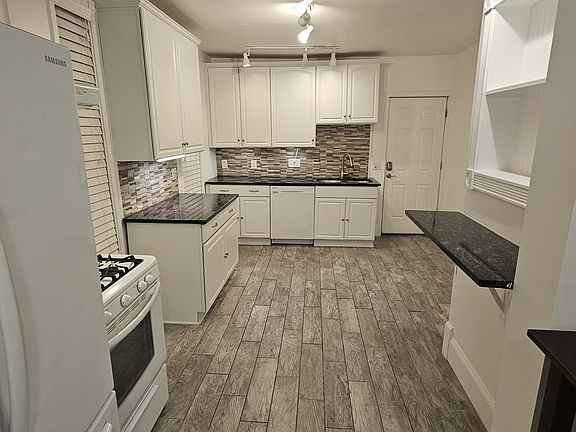 3rd image of 2718 Dupont Ave S #1