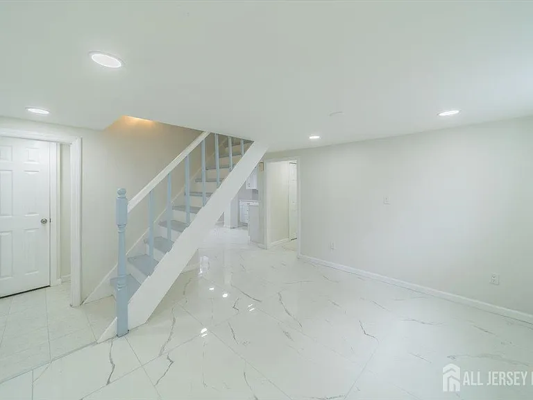 54 Bergen St #1 — Photo 15