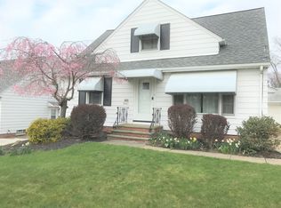 2427 Larchmont Dr, Wickliffe, OH 44092