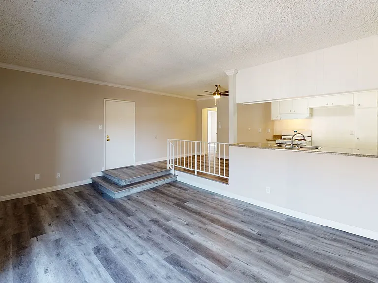 SA2 - 20431 Saticoy Apts. — Photo 7