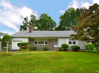 16 Top O The Ridge Dr, Scarsdale, NY 10583