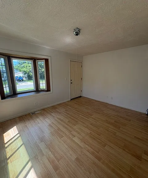 1176 Hawthorne Ave — Photo 11