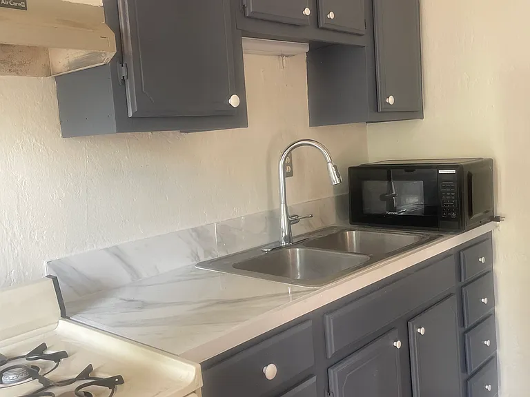 1815 E 7th St #3 — Photo 9