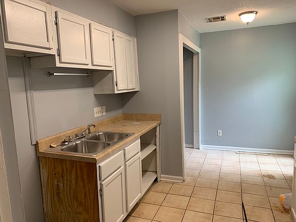 4th image of 3432 Lexington Rd