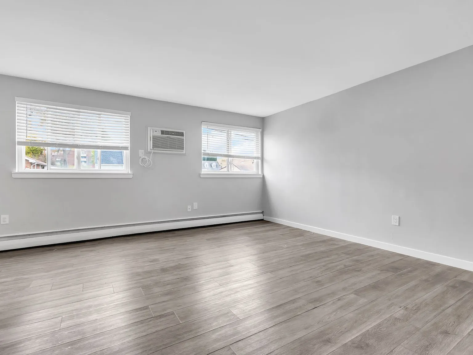 Tremont Court Apartments — Photo 3