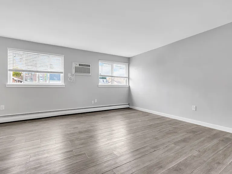 Tremont Court Apartments — Photo 3