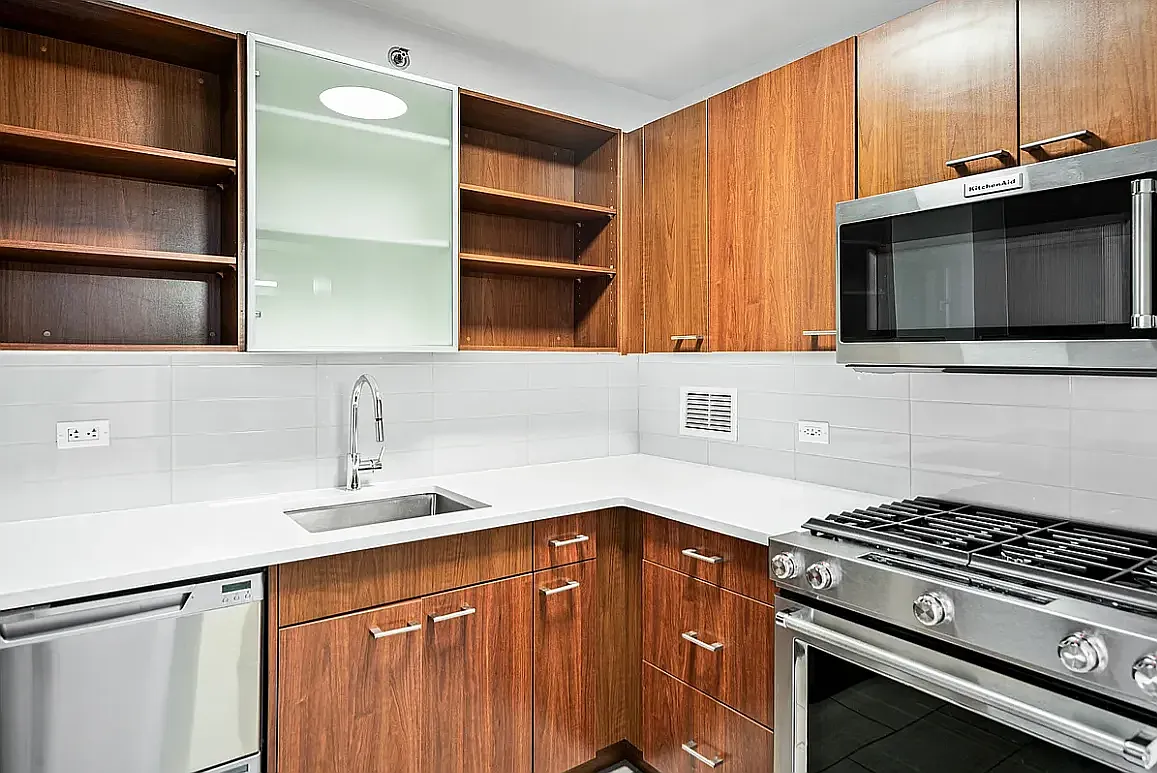 130 West 15th Street — Photo 3