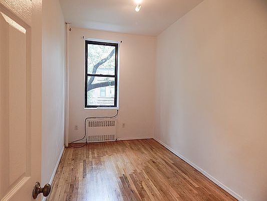 3rd image of 40 W 95th St APT 4A