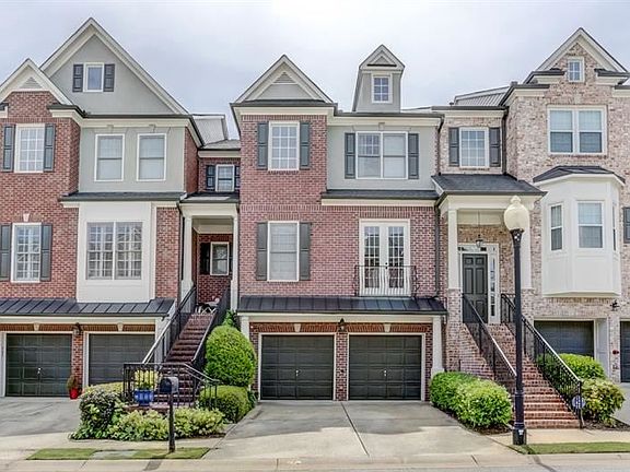 2nd image of 3014 Montclair Cir SE