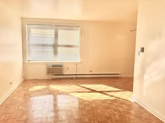 2nd image of 5920 N Kenmore Ave APT 504