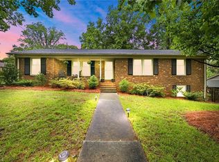 1601 Forest Valley Rd, Greensboro, NC 27410