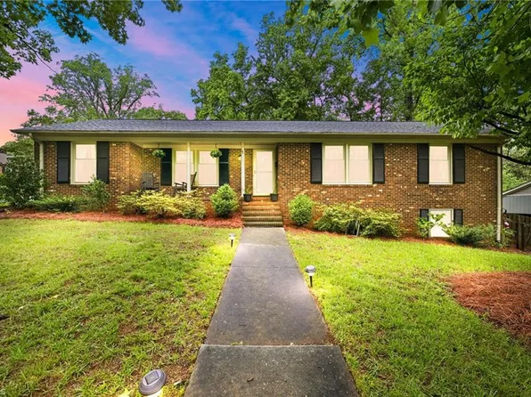 1601 Forest Valley Rd, Greensboro, NC 27410