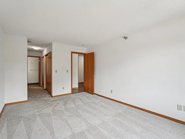 Oaks Lincoln Apartments — Photo 23