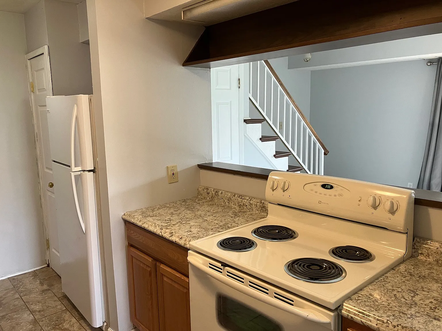 3 bed, 1056 sqft, $1,470 — Photo 4