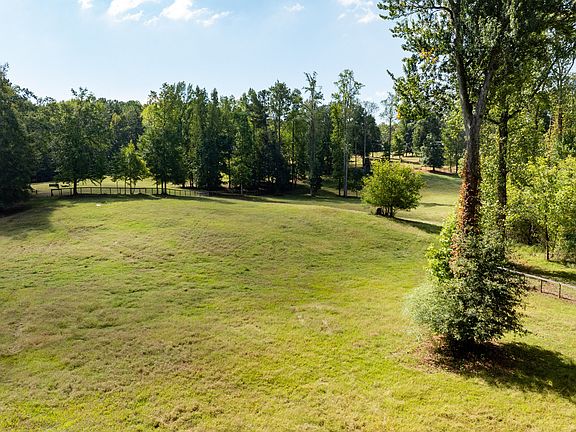 3rd image of 1750 Bishop Rd
