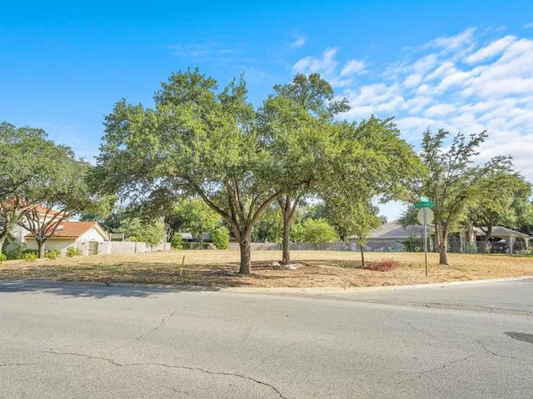 325 Manor Rd, Laredo, TX 78041