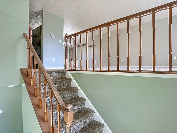 3rd image of 501 Crestwood Ct