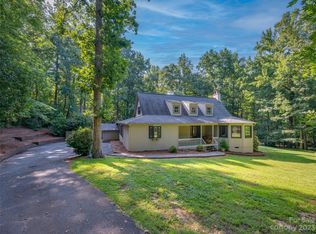 33 Oak Ridge Cir, Columbus, NC 28722