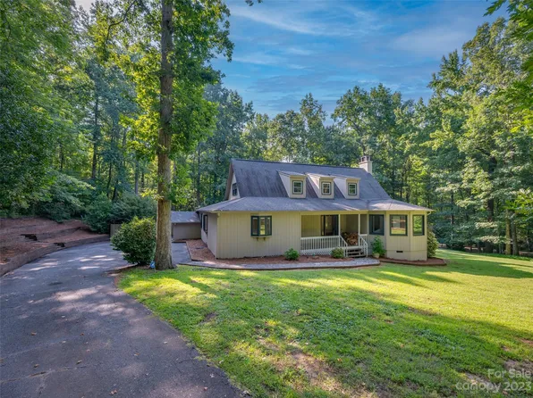 33 Oak Ridge Cir, Columbus, NC 28722