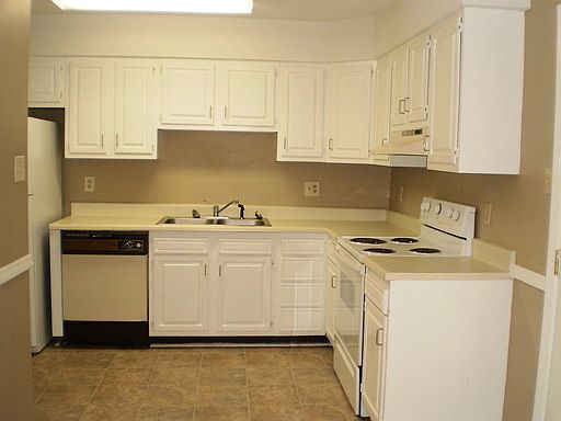 3rd image of 9008 Countryside Ln APT B