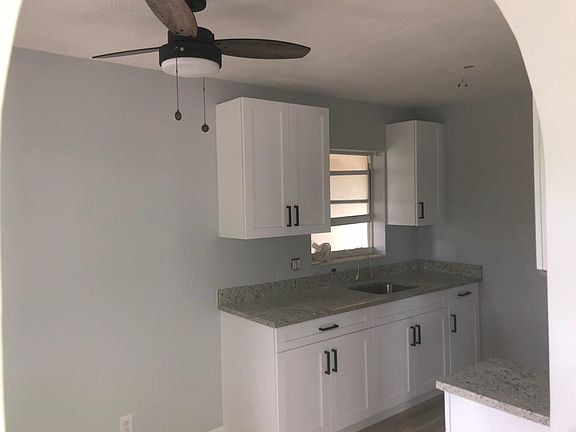 5th image of 401 S Lakeside Dr Unit 6