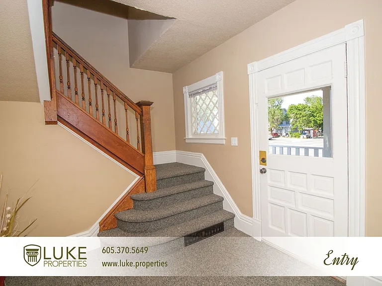 203 S Summit Ave — Photo 2