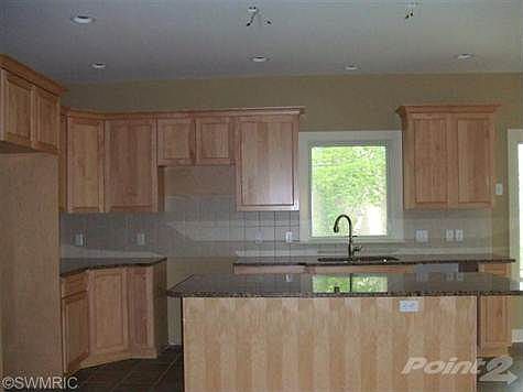 Kitchen showing the Kraftmaid/Maple Cabinets
