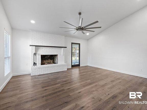 3rd image of 117 Cherryhill Dr