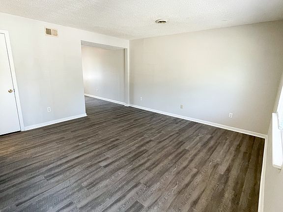 3rd image of 4605 Grove Park Ln
