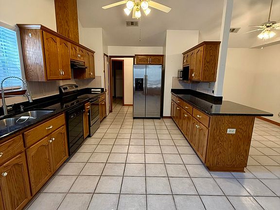 3rd image of 2862 Sherwood Dr