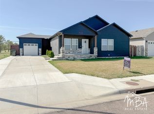 716 E Stone St, Garden City, KS 67846