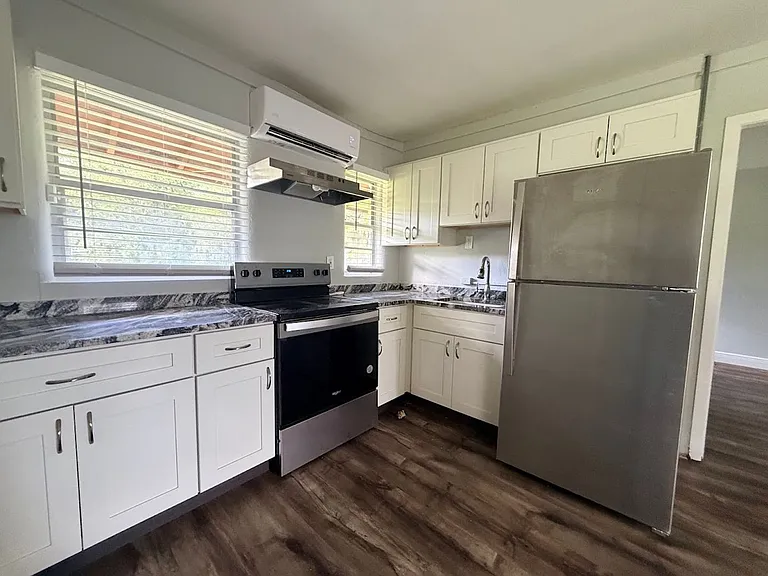 16210 Wallace St — Photo 2