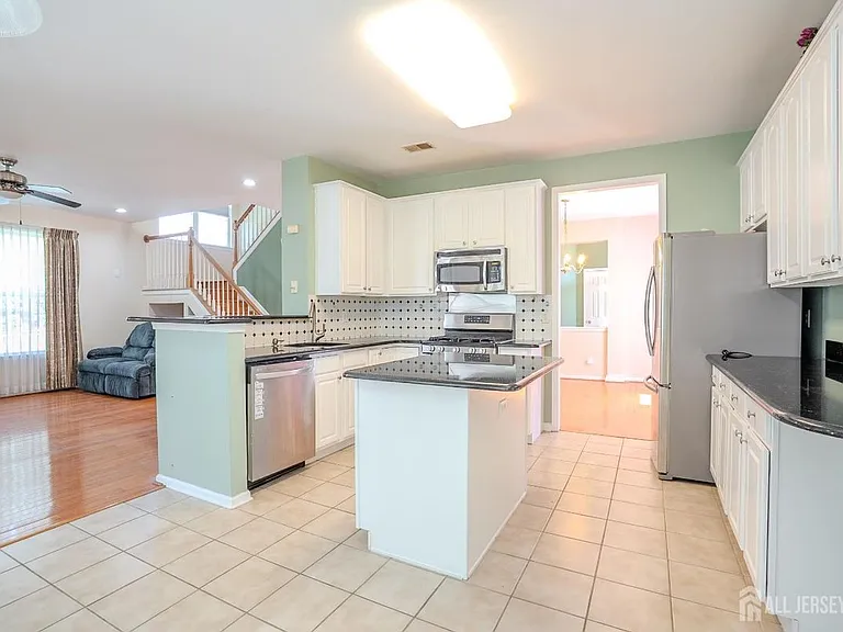 31 Hawthorn Dr — Photo 15