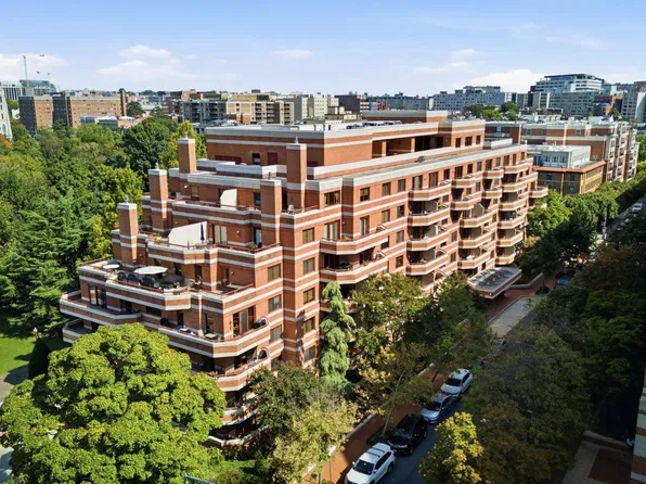 2301 N St NW APT 302, Washington, DC 20037