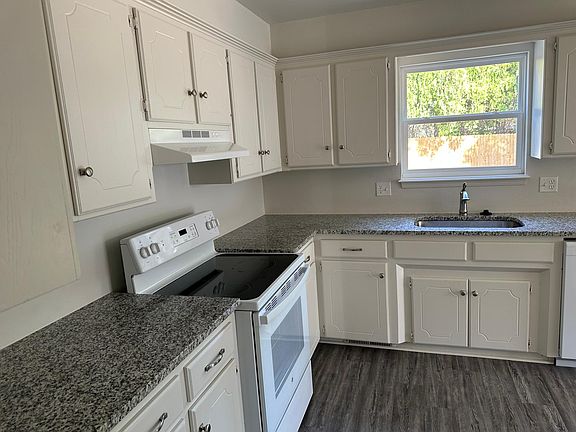 2nd image of 3416 Meadow Ln