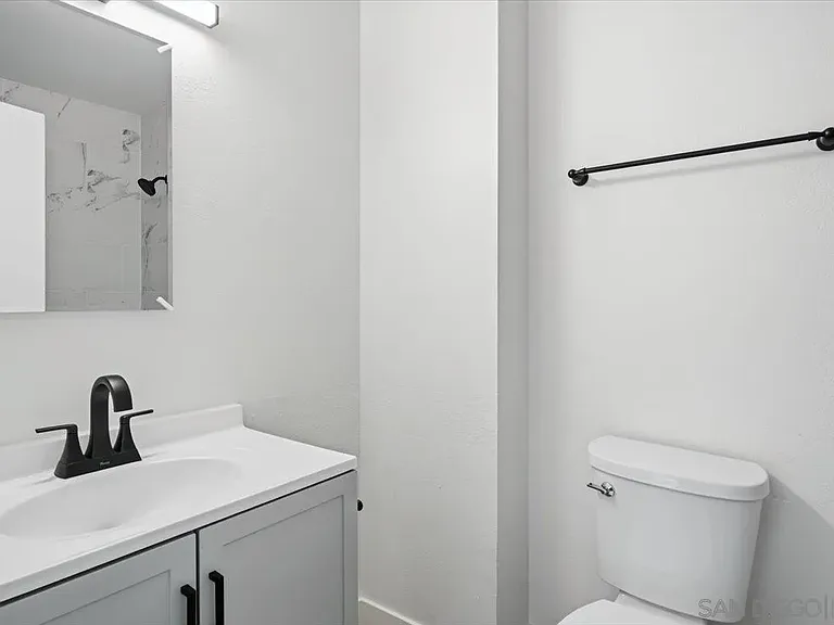 1507 Lower Lake Ct — Photo 21