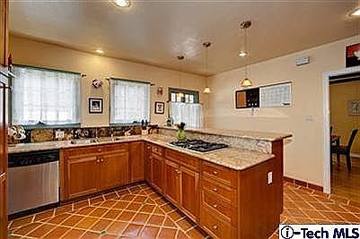 4th image of 2065 Primrose Ave