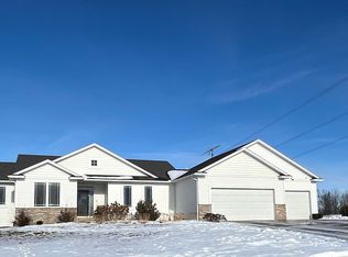 851 Willowmere Dr, Zumbrota, MN 55992