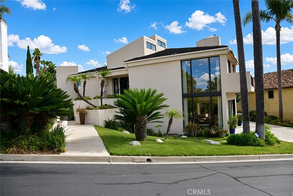 4 bed, 3.5 bath, 3431 sqft, $8,000 — Photo 3