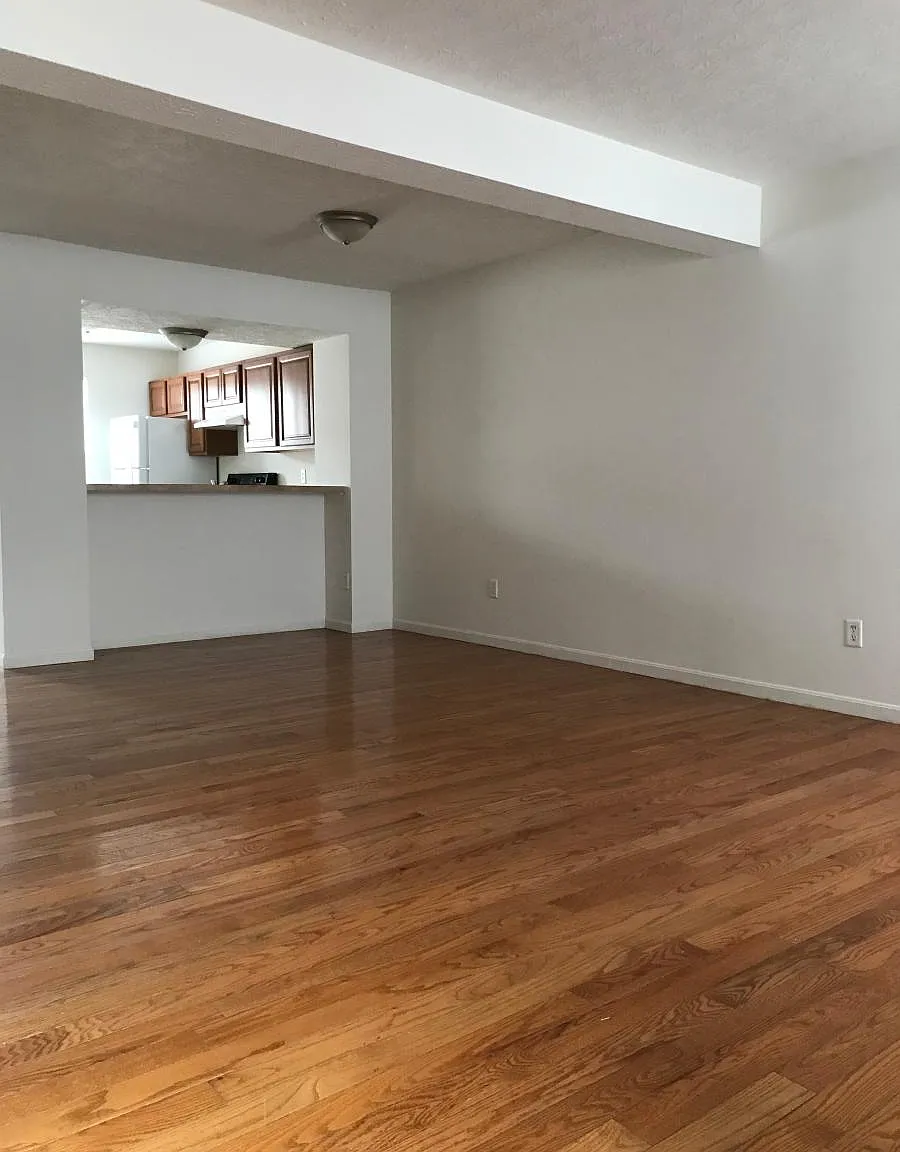 3 bed, 2.5 bath, 1700 sqft, $1,895 — Photo 4