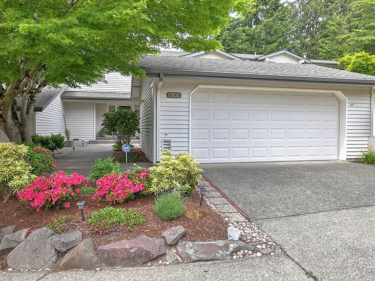 11302 SE 65th St — Photo 2