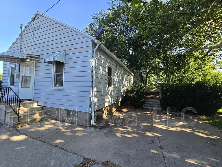 867 Maxwell St — Photo 3