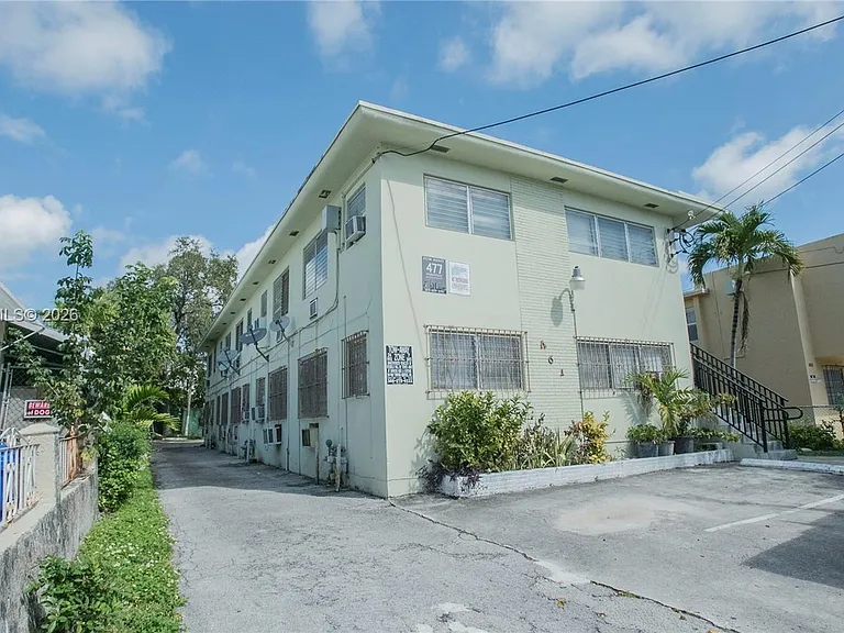 461 SW 6th St #8 — Photo 7