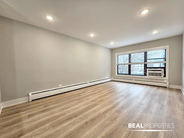 555 W Stratford Place — Photo 27