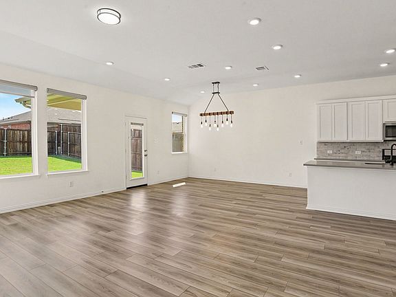 5th image of 1852 Everglades Dr