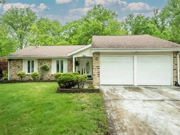 8 Timberstone Ct, Ballwin, MO 63021